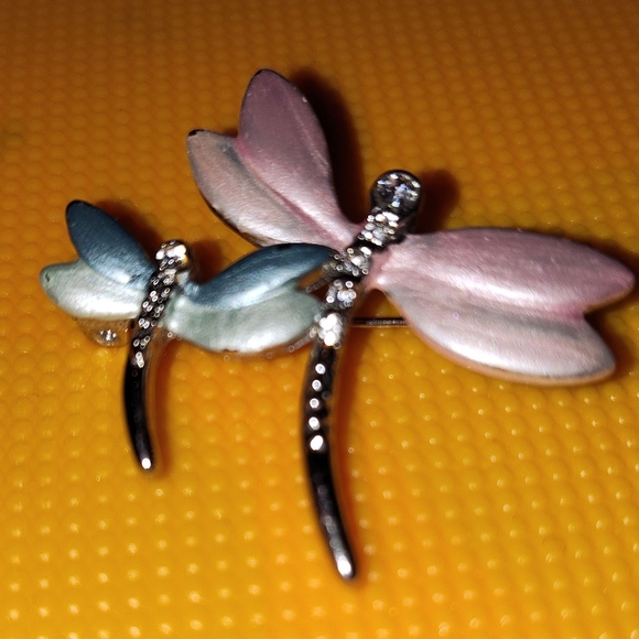 Pink and blue painted double dragonflies brooch - Picture 3 of 4